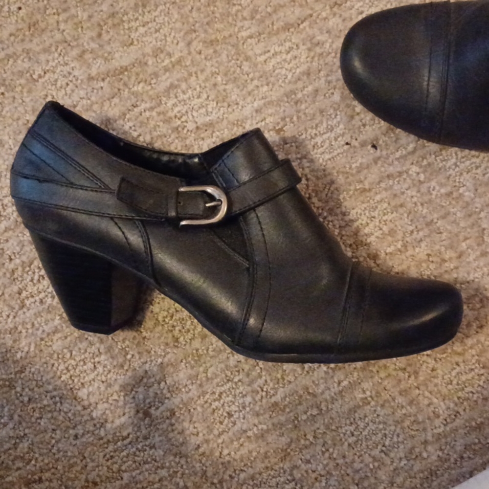 Shoes - Picture 7 of 7